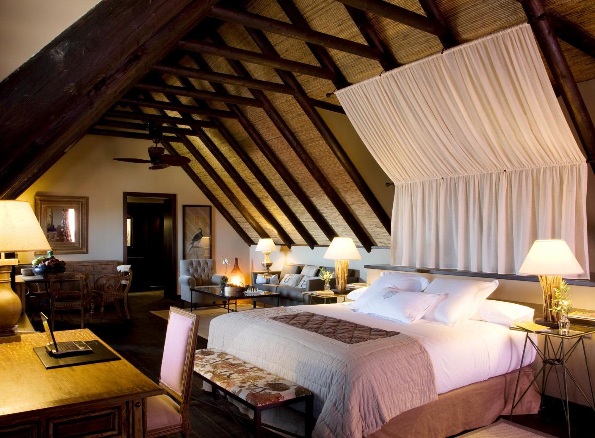 Asia Gardens Hotel & Thai Spa, A Royal Hideaway Hotel Finestrat Dış mekan fotoğraf A suite at the Four Seasons Hotel