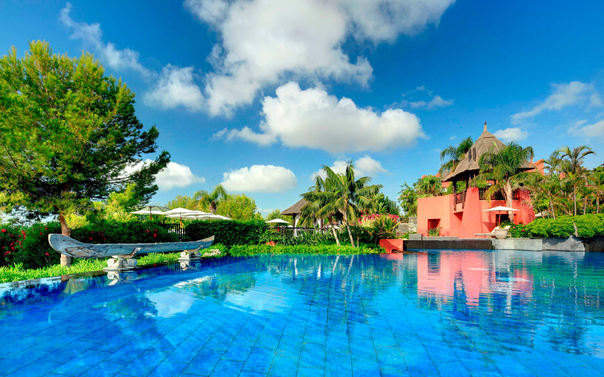 Asia Gardens Hotel & Thai Spa, A Royal Hideaway Hotel Finestrat Konforlar fotoğraf The pool at the resort