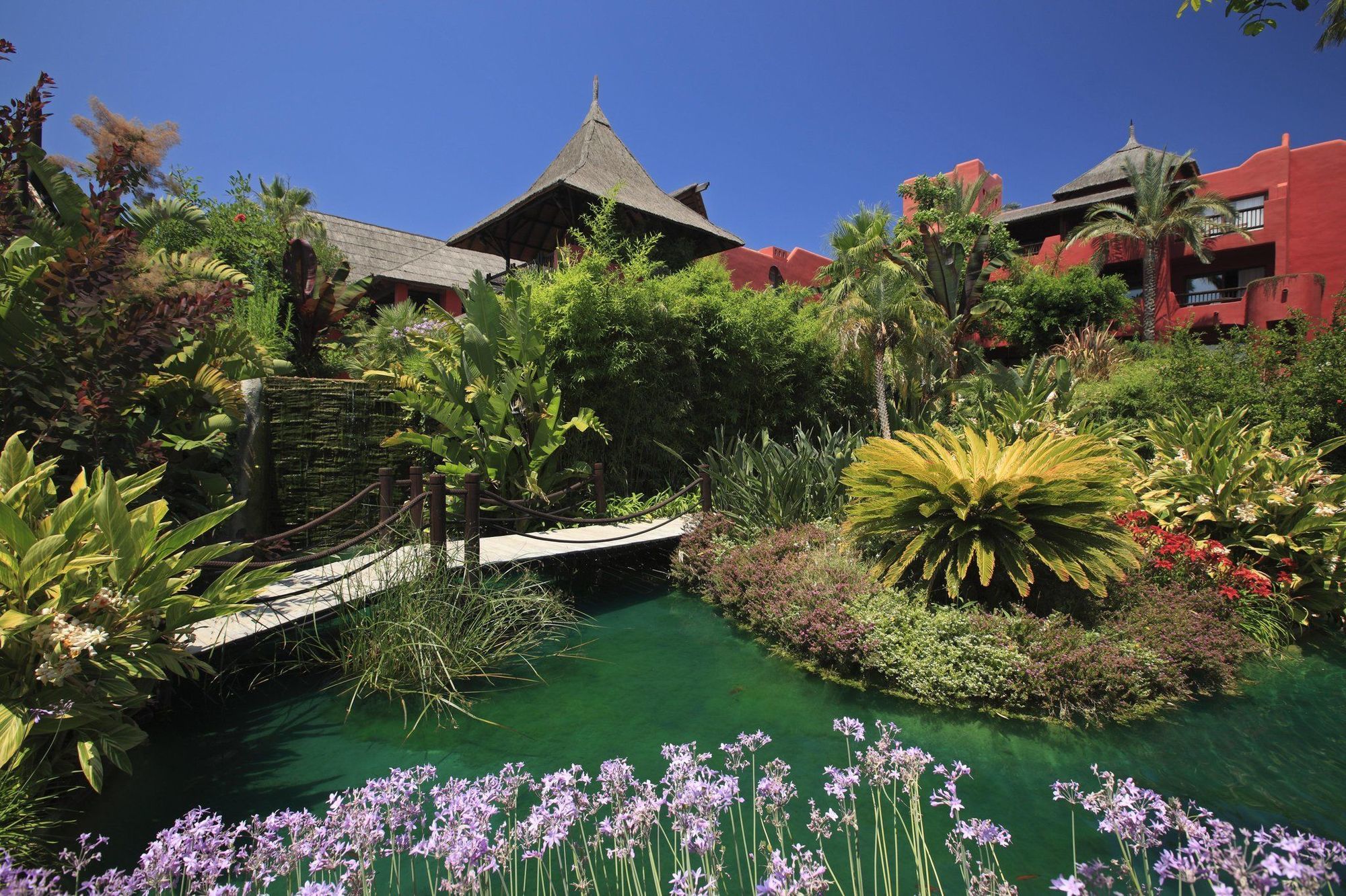 Asia Gardens Hotel & Thai Spa, A Royal Hideaway Hotel Finestrat Dış mekan fotoğraf The resort's gardens