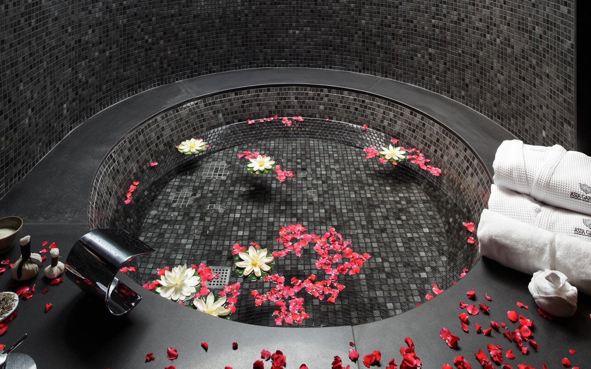 Asia Gardens Hotel & Thai Spa, A Royal Hideaway Hotel Finestrat Dış mekan fotoğraf A spa at the Four Seasons Hotel, Hong Kong