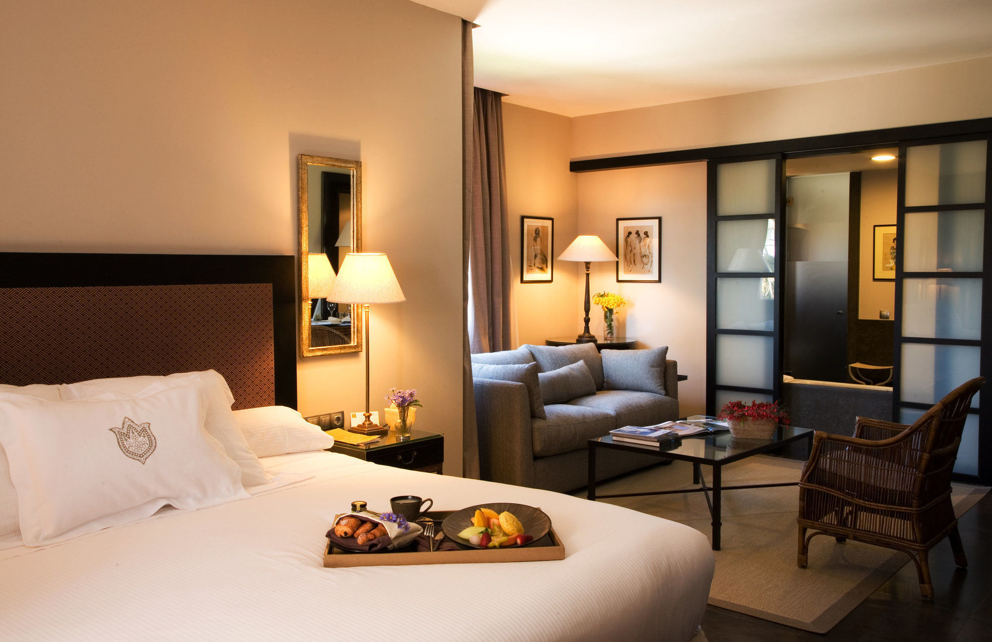 Asia Gardens Hotel & Thai Spa, A Royal Hideaway Hotel Finestrat Oda fotoğraf A room at the hotel