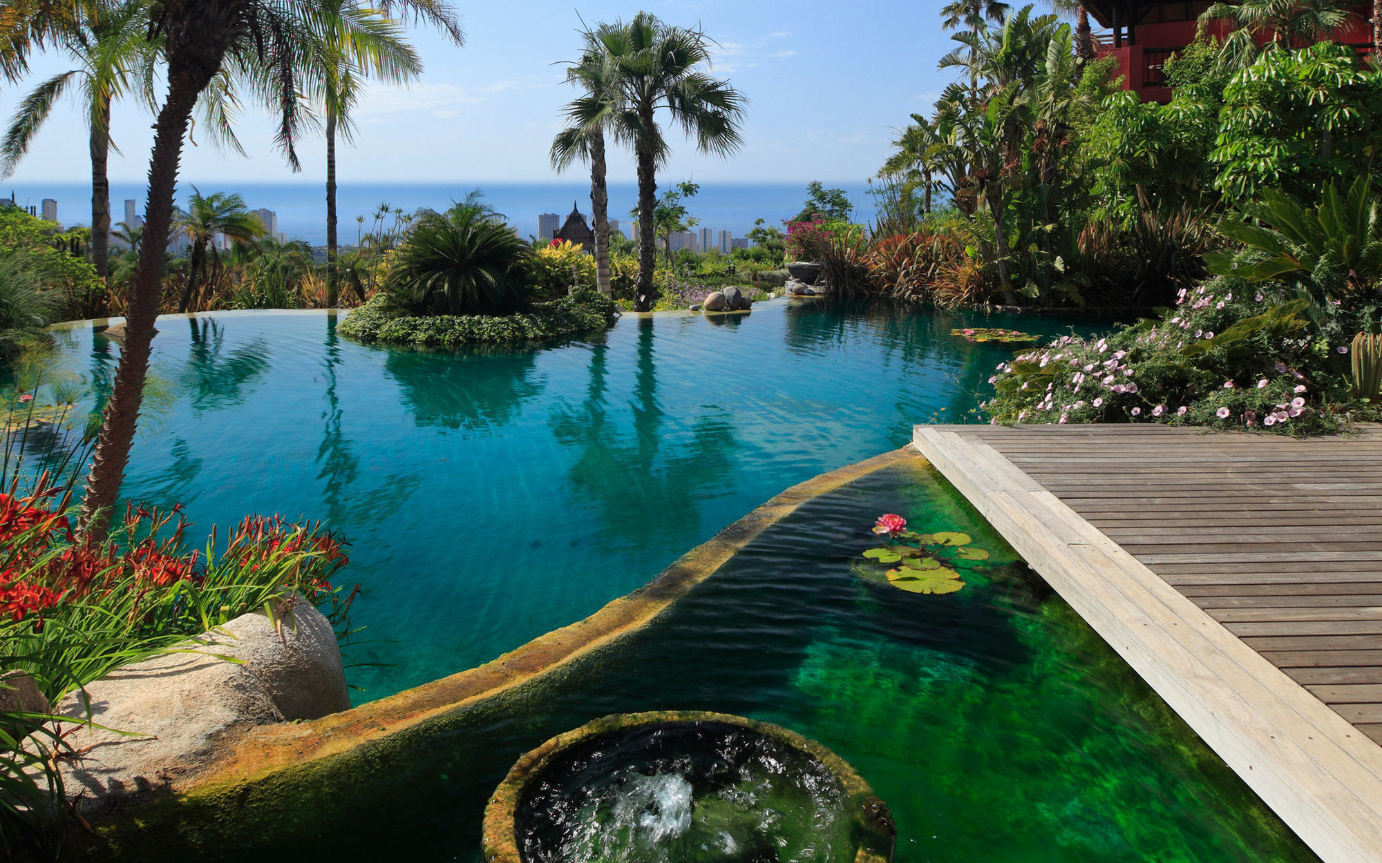 Asia Gardens Hotel & Thai Spa, A Royal Hideaway Hotel Finestrat Dış mekan fotoğraf The pool at the Four Seasons Hotel